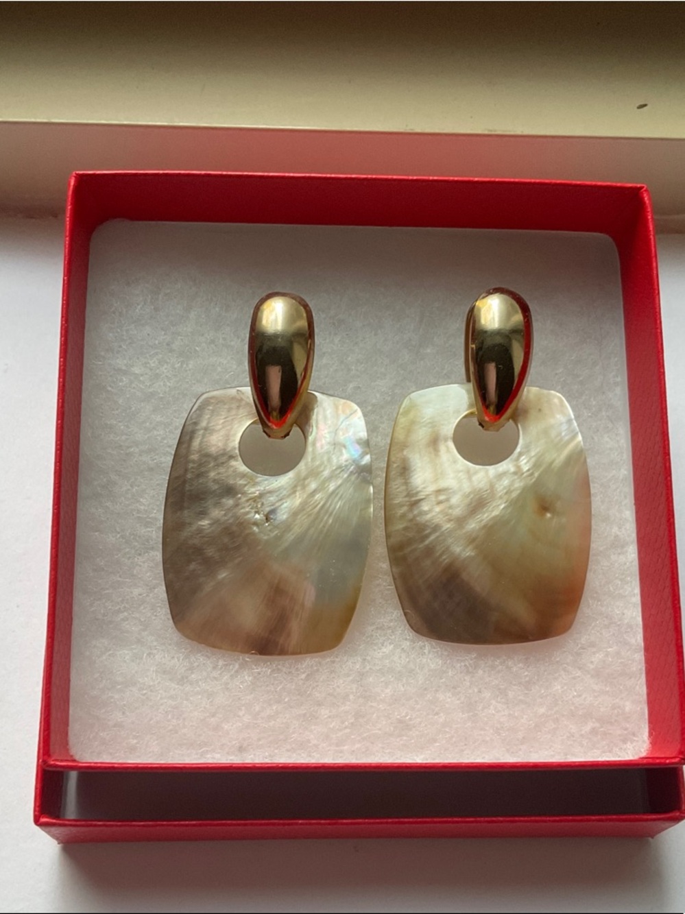 🟦NWT MOP Iridescent Drop Gold Earrings, Rectangular Shape & Handcrafted - Picture 8 of 11